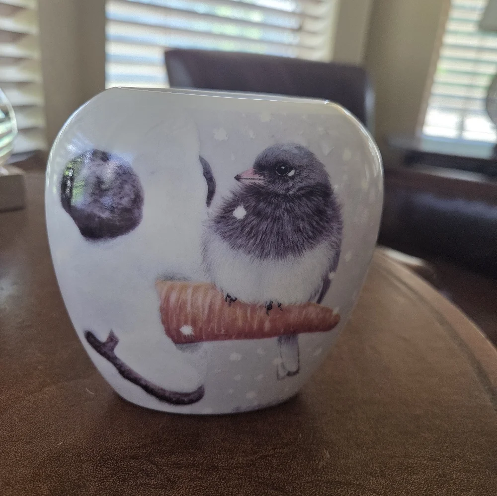 Ecklunds Ltd porcelain vase